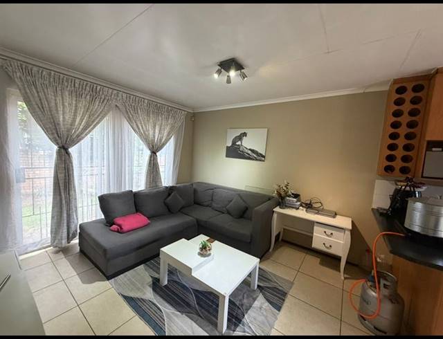 2 BEDROOM SIMPLEX FOR SALE IN WILGEHEUWEL